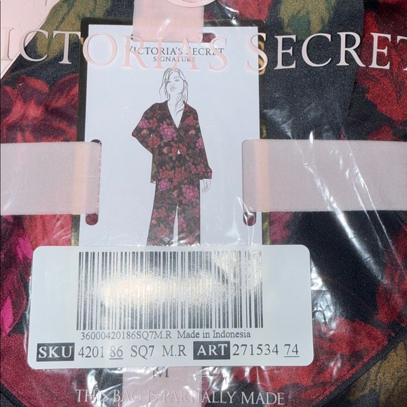 New Victoria's Secret Satin Pajama Set Black With Roses Floral Women’s Size M - Picture 2 of 4